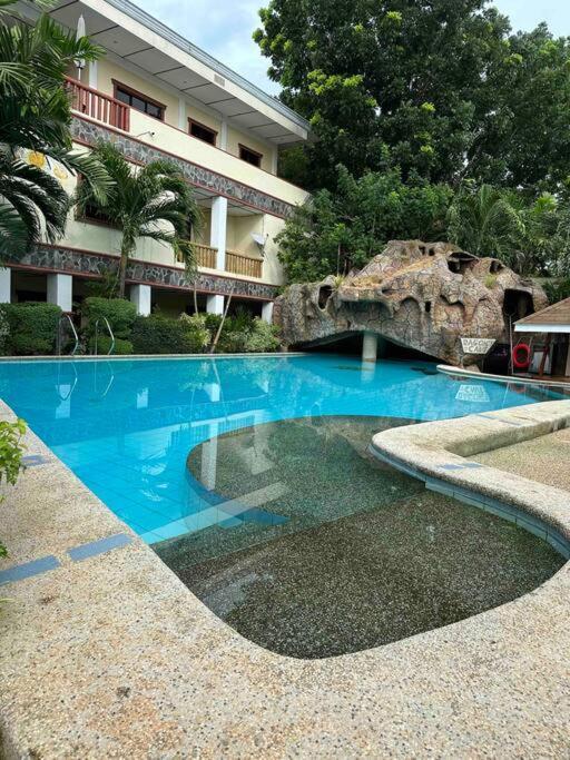 Alona Park Residence - 3 Bedroom Apartment- Alex And Jesa Unit Panglao Exterior photo